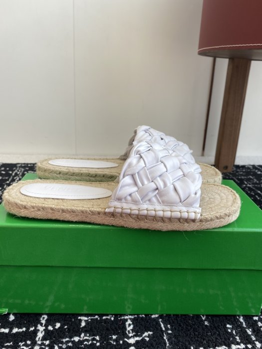 Шлепанцы женские фото 2