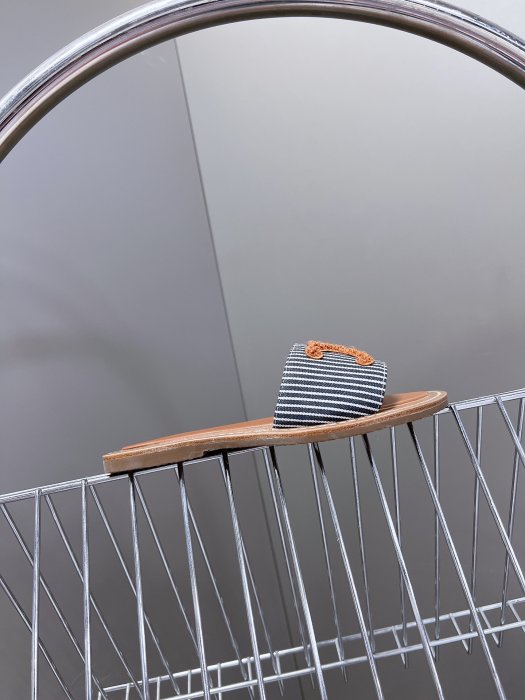 Шлепанцы женские фото 5