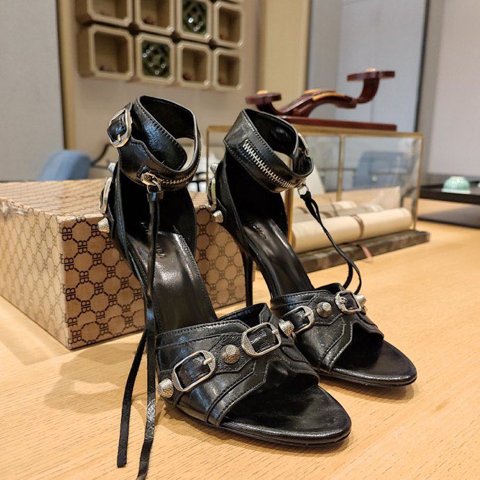Leather sandals on high heel, black фото 4