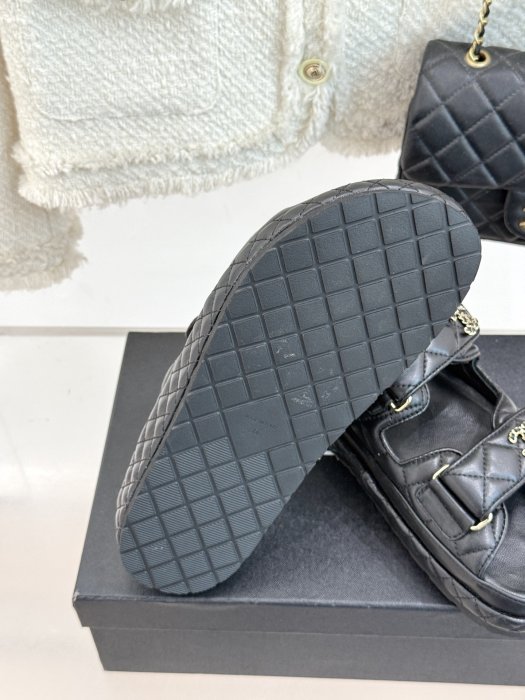 Шлепанцы женские фото 9