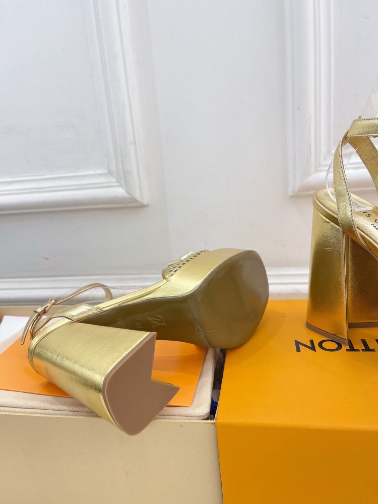 Босоножки фото 9