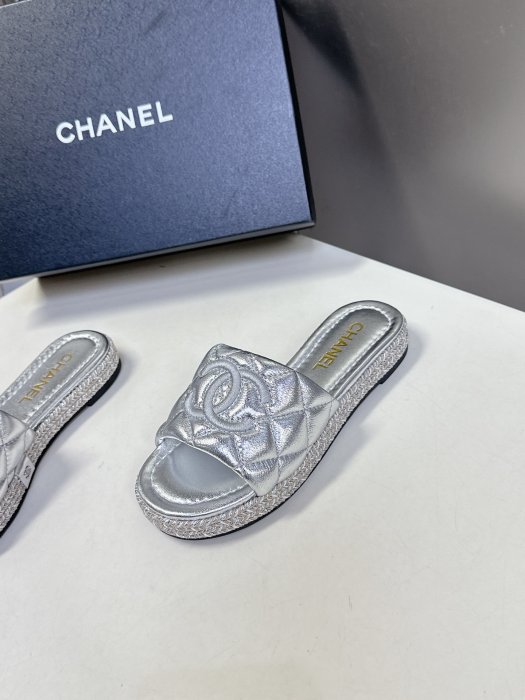 Шлепанцы фото 3