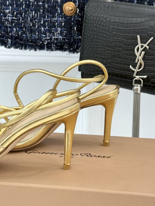 Sandals on stud фото 6