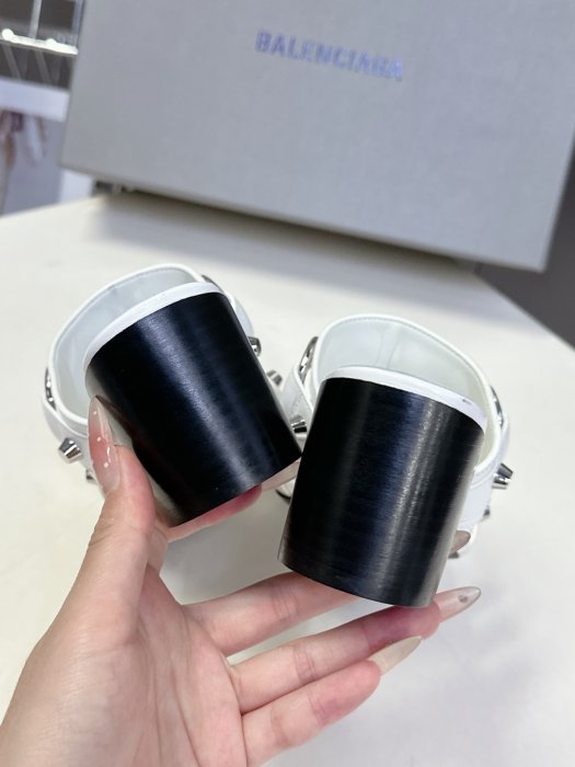 Босоножки фото 8