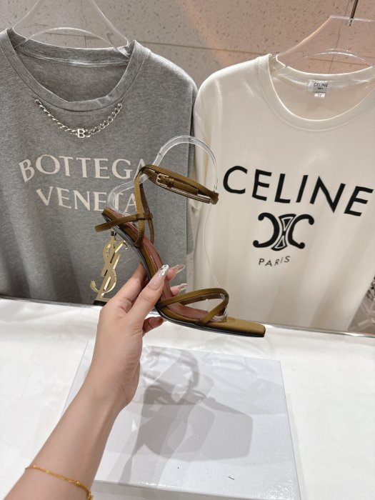 Босоножки фото 5