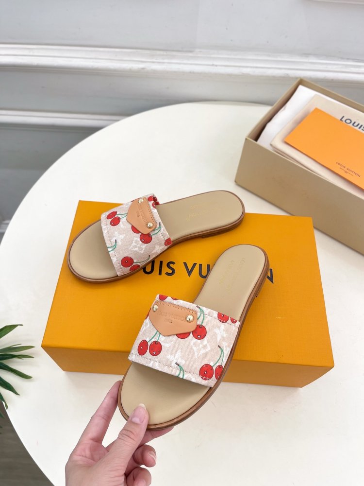 Шлепанцы женские фото 3