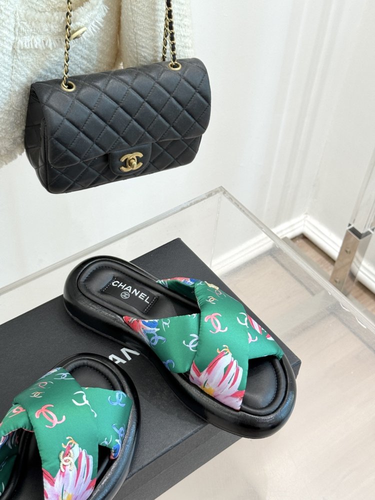 Шлепанцы женские фото 5