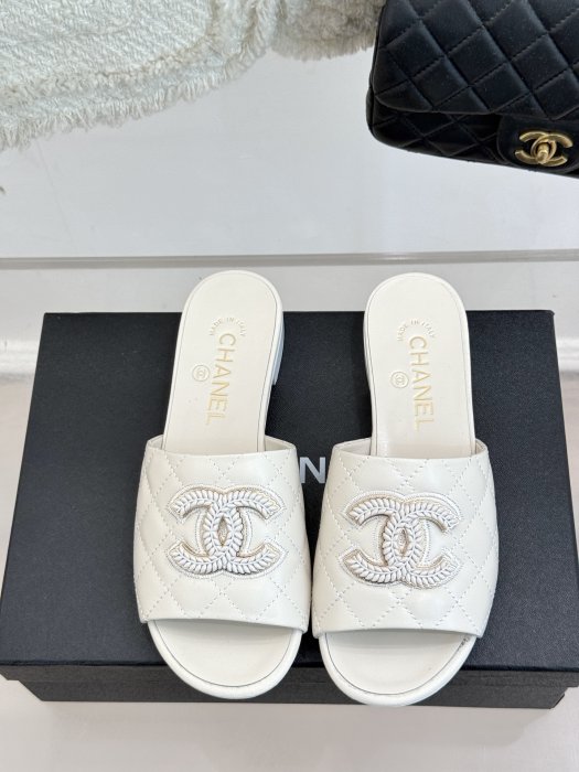 Шлепанцы фото 4