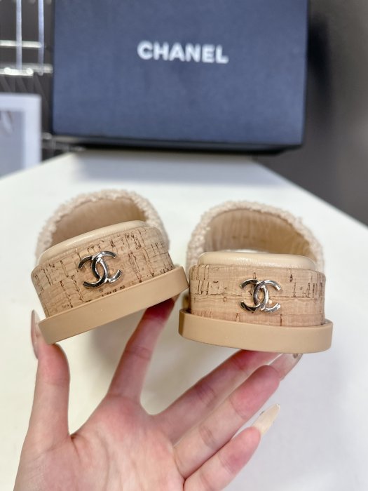 Шлепанцы женские фото 9