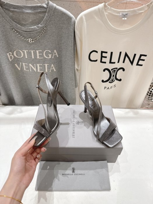 Босоножки фото 4