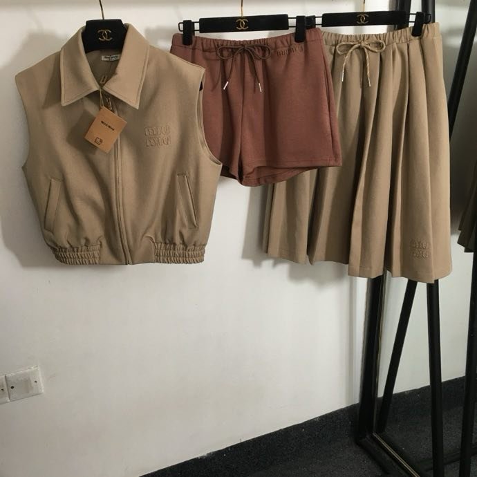 Костюм женский