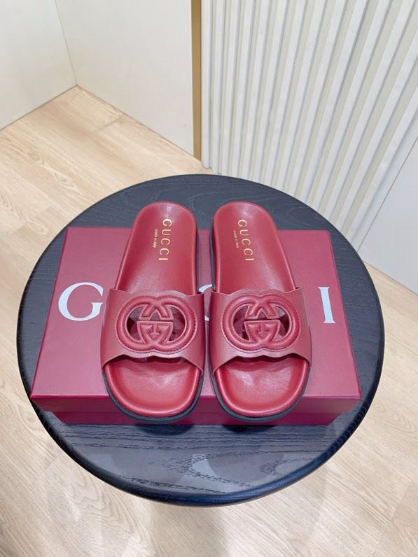 Шлепанцы женские