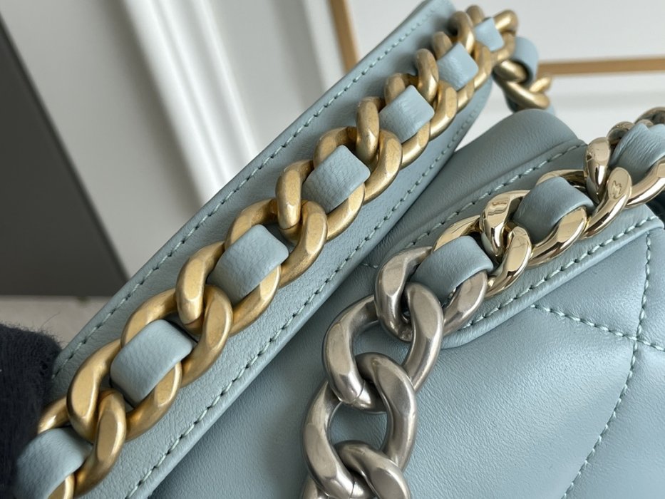 Сумка Chanel C19 Small, светло-голубая, двухцветная фурнитура Series 30 фото 6