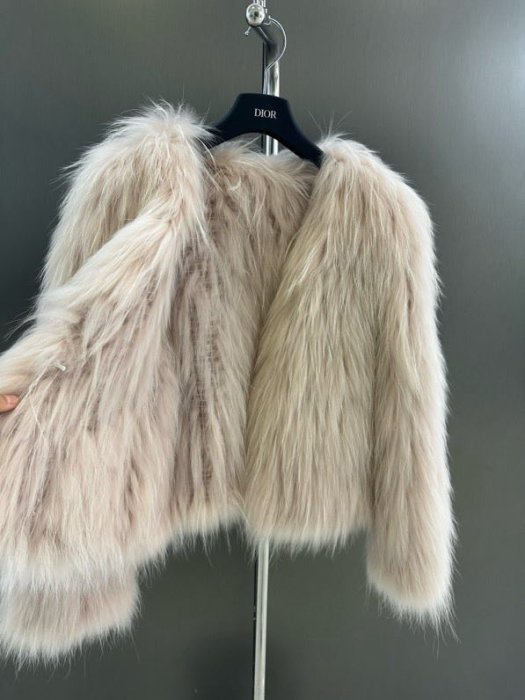 Fur coat of fox fur фото 3