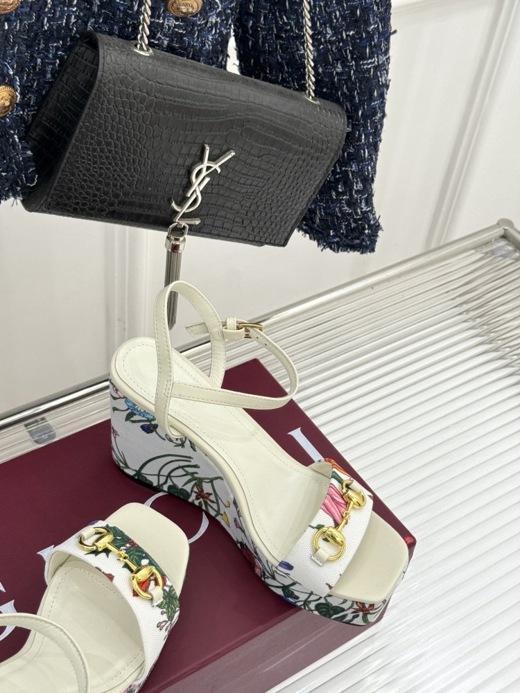 Босоножки фото 5