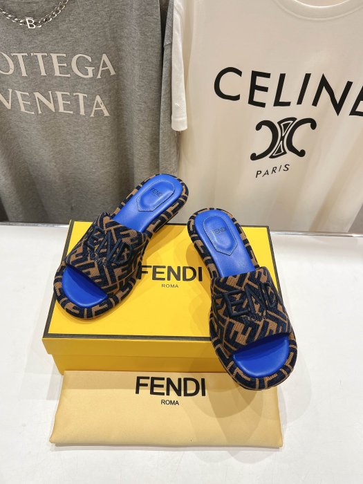 Шлепанцы фото 2