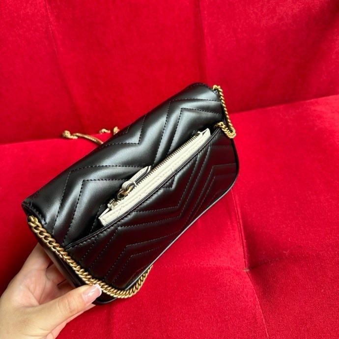 A bag women's GG Marmont at black skin 21 cm фото 4