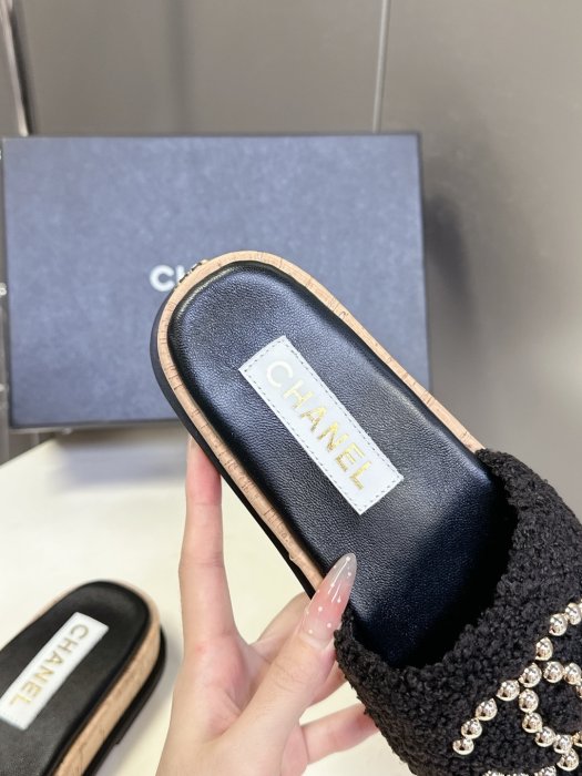 Шлепанцы женские фото 8