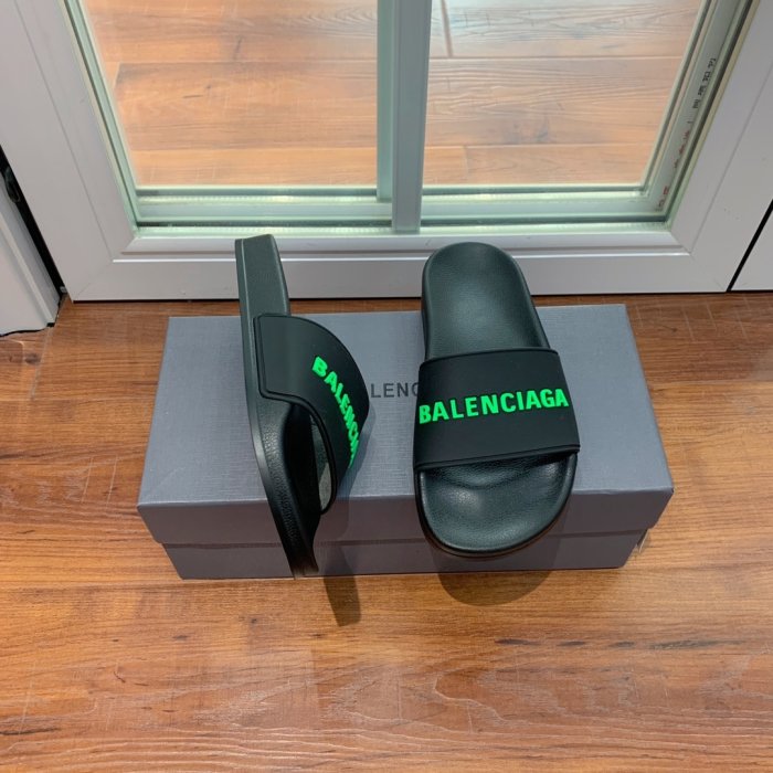 Шлепанцы фото 2