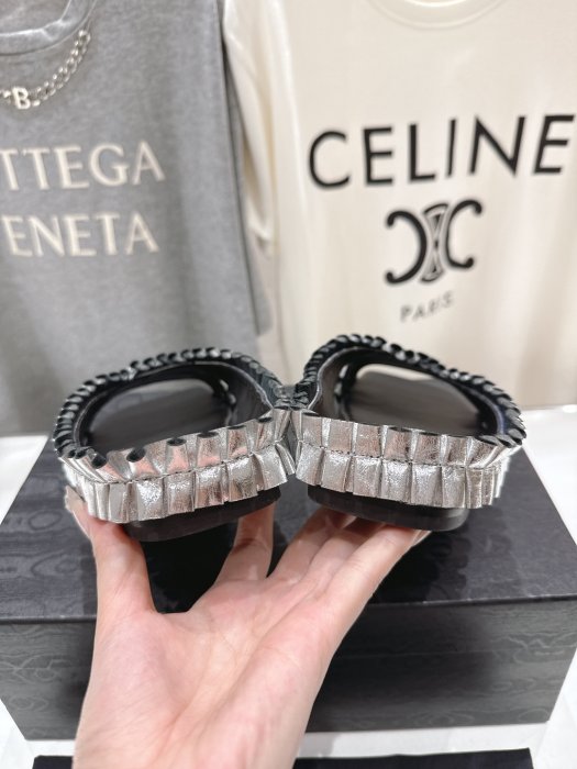 Шлепанцы фото 8