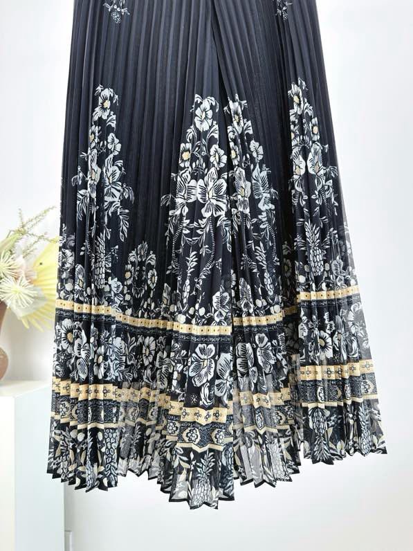 Long skirt of series ILLUMINATE фото 5