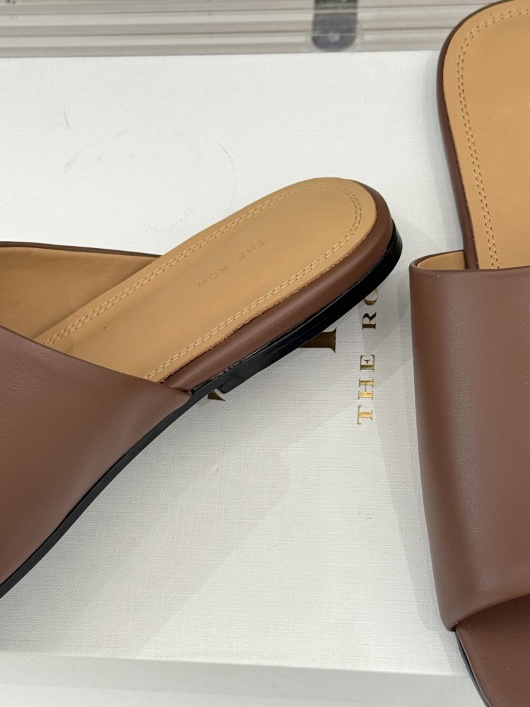 Шлепанцы женские фото 6