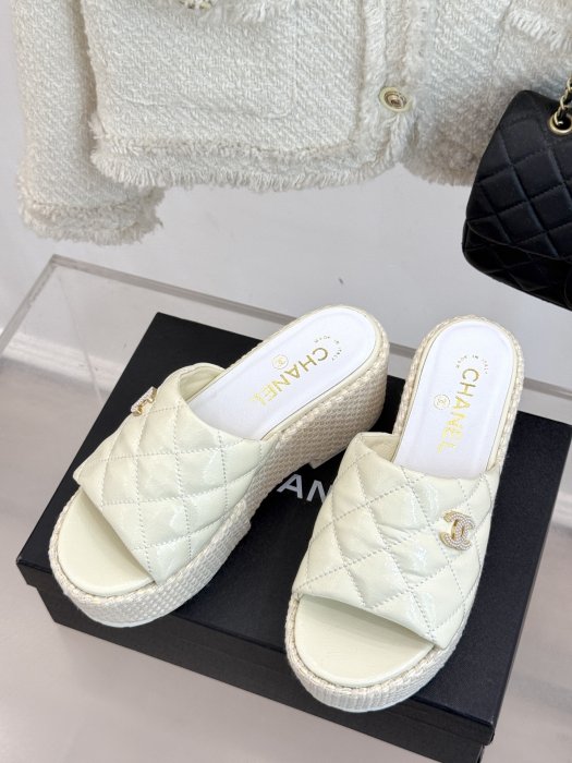 Шлепанцы женские фото 2