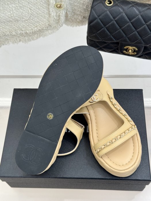 Шлепанцы фото 9