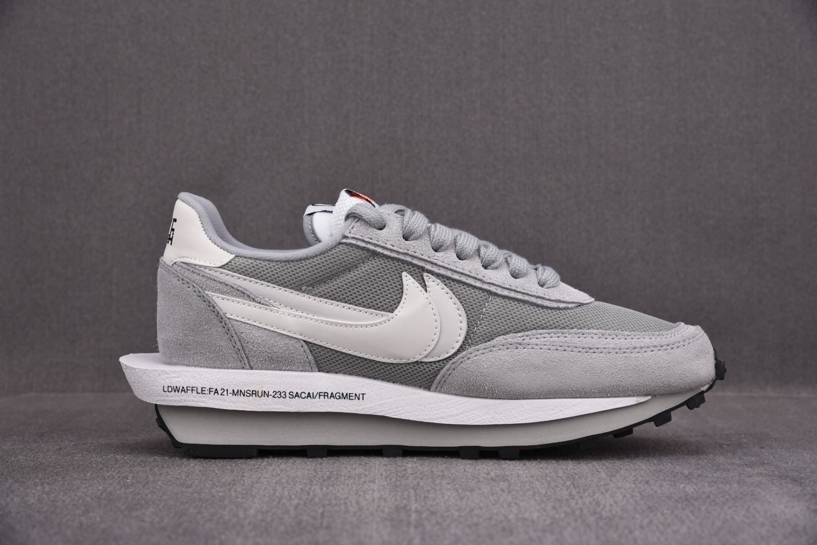 Sneakers LD Waffle SF sacai Fragment Grey DH2684-001 фото 2