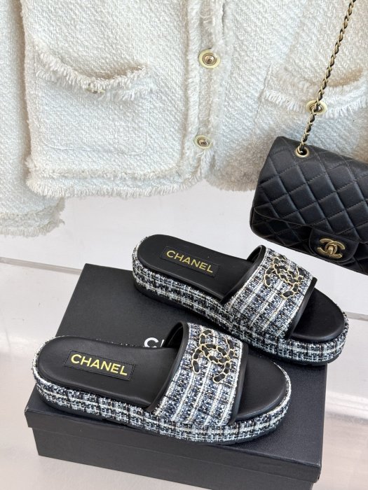 Шлепанцы женские фото 3