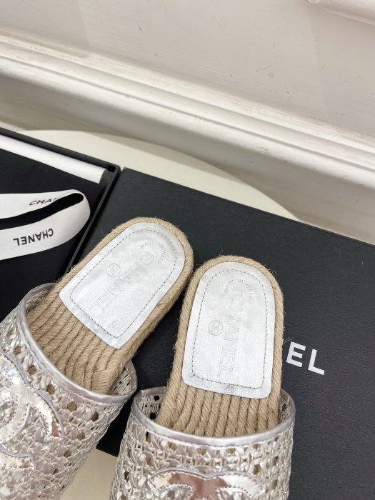 Шлепанцы женские фото 7