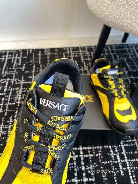 Кросівки фото 2