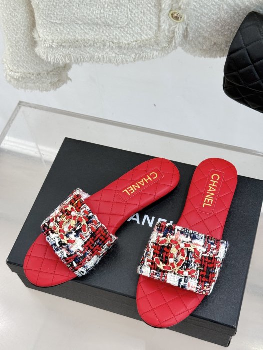 Шлепанцы женские фото 2