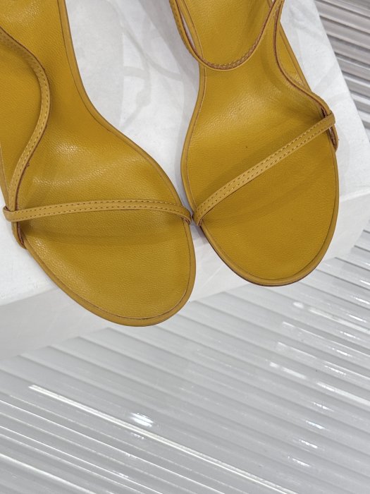 Босоножки фото 7