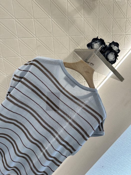 T-shirt women's фото 4