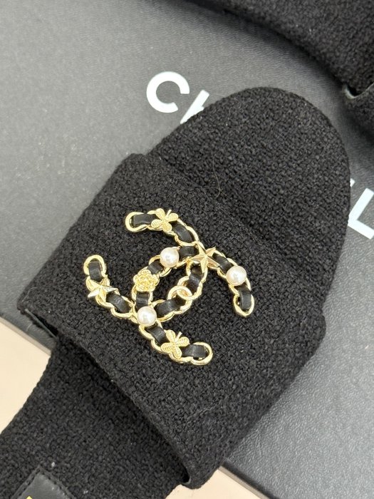 Шлепанцы женские фото 7