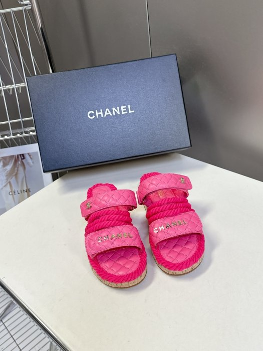 Шльопанці жіночі