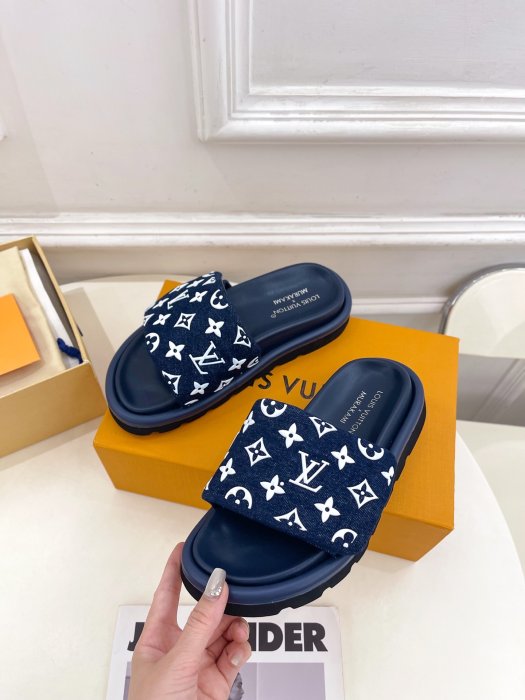 Шлепанцы женские фото 3