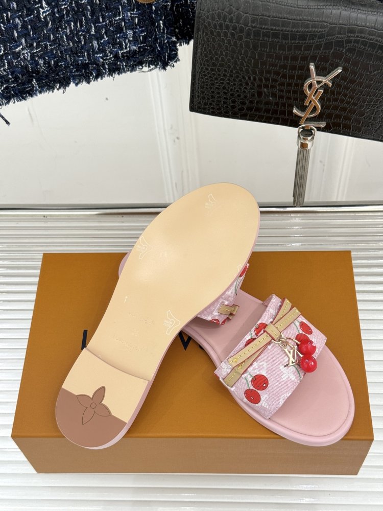 Шлепанцы женские фото 9