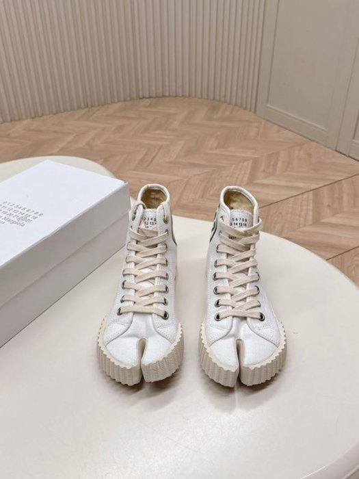 Shoes women's from bifurcated the toe