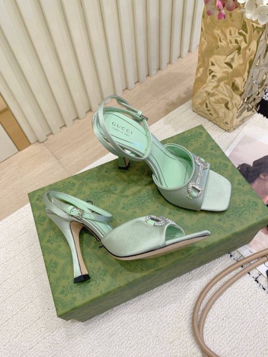 Босоножки фото 5