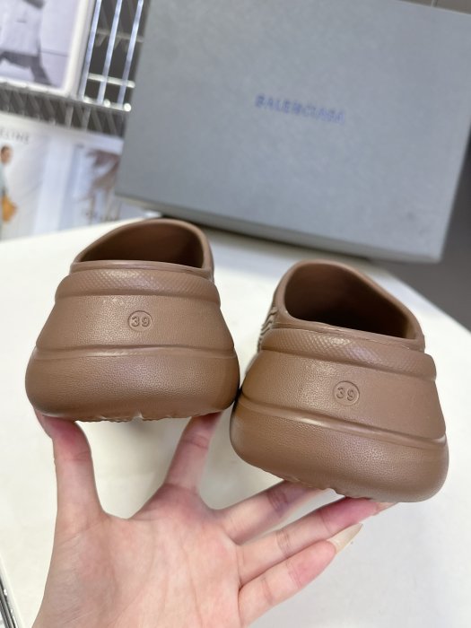 Шлепанцы фото 9