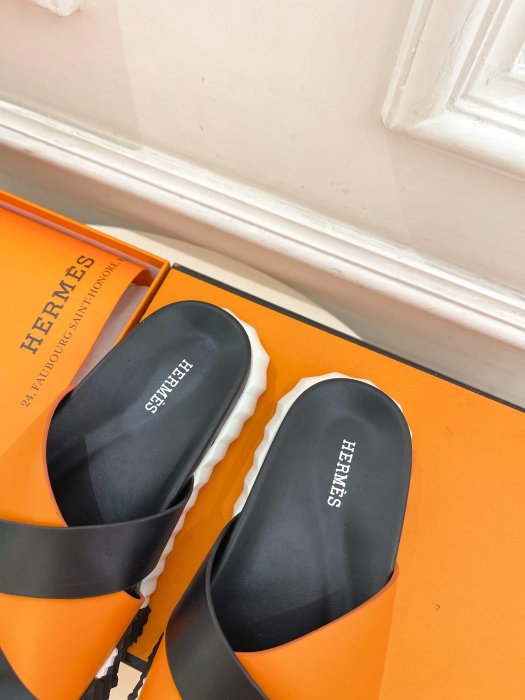 Шлепанцы женские фото 7