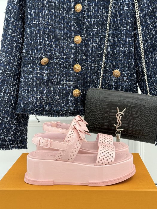 Сандалі жіночі на платформі