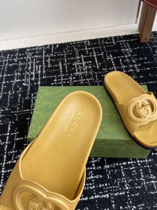 Шлепанцы фото 8