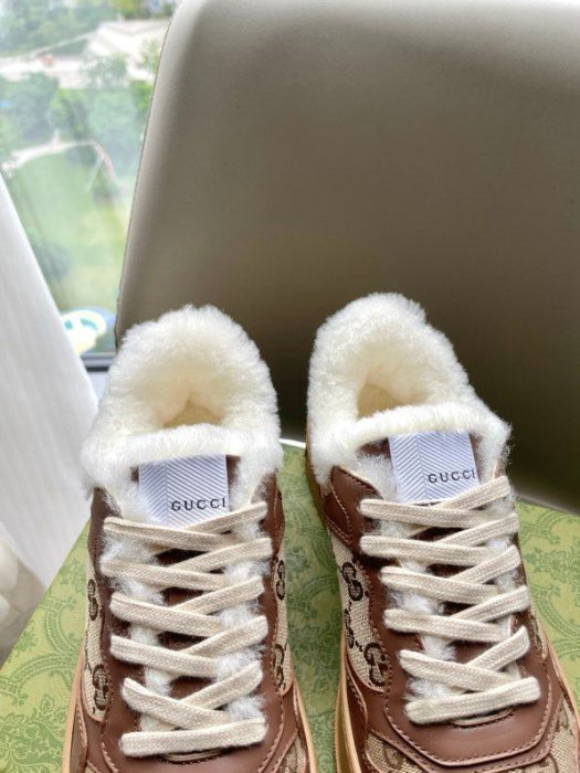 Sneakers leather on fur фото 8