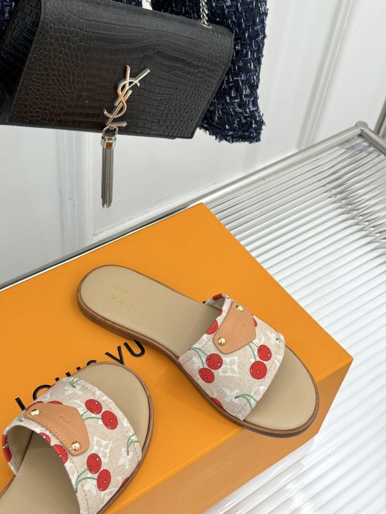 Шлепанцы женские фото 5