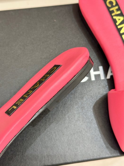 Шлепанцы фото 8