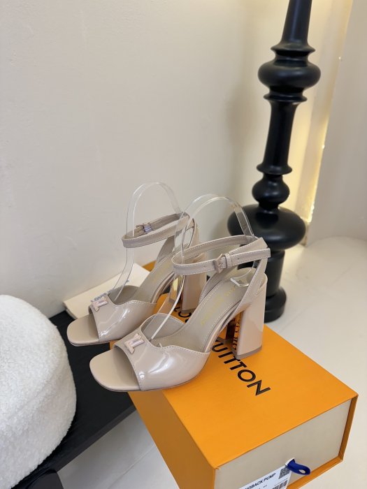 Босоножки фото 5