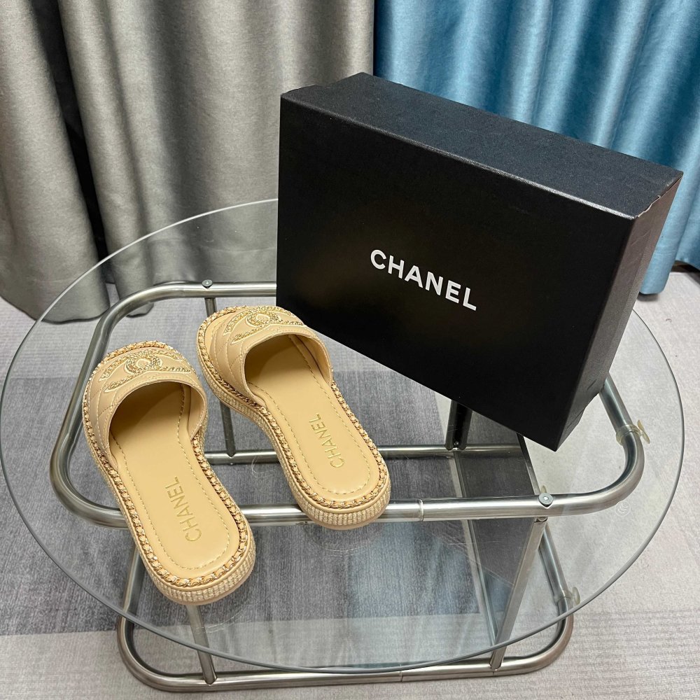 Шлепанцы женские фото 3